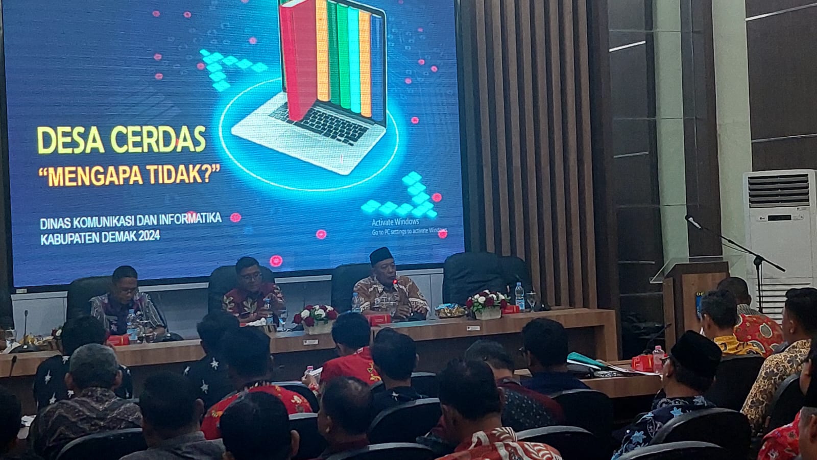 Paparan tentang desa cerdas oleh Dinkominfo dalam acara yang digelar Dinpermades P2KB Pemkab Demak. (wahibpribadi)