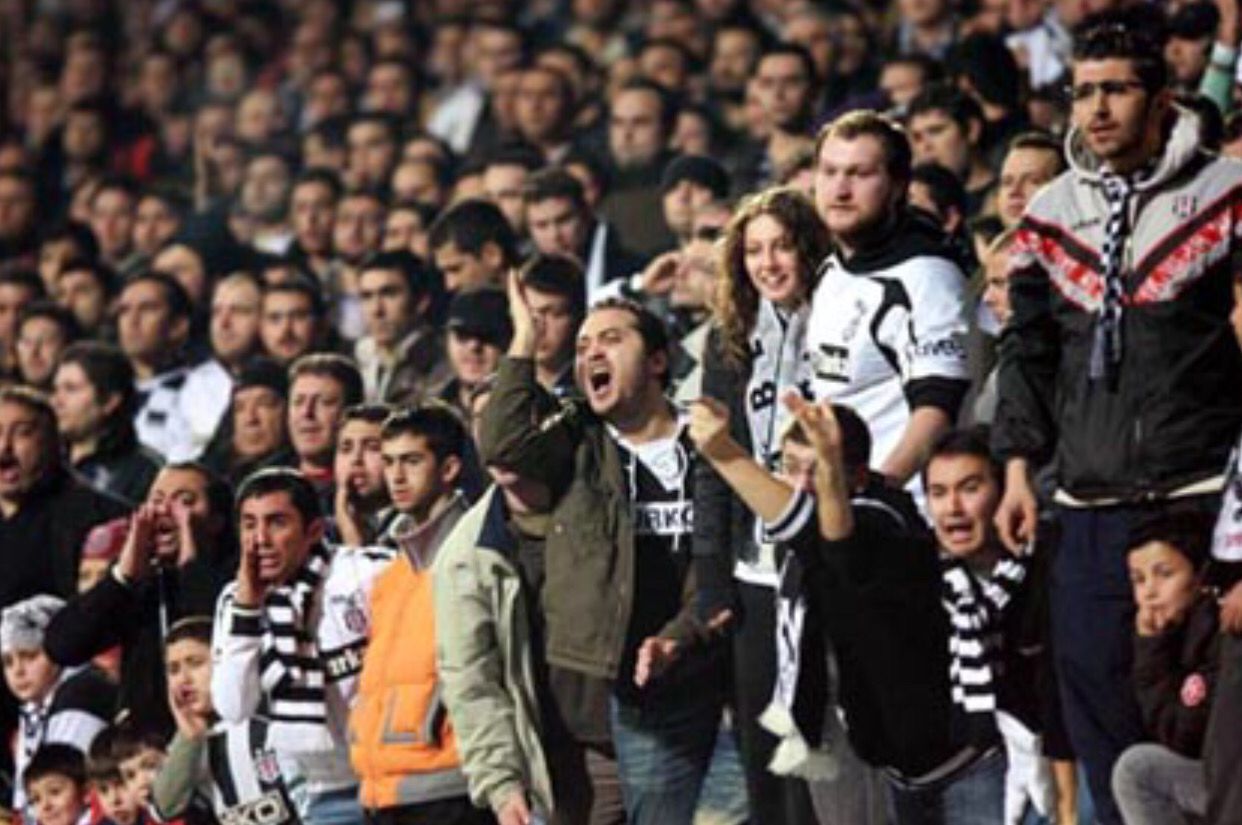 Potret Supporter Besiktas Turki, &Ccedil;arşı