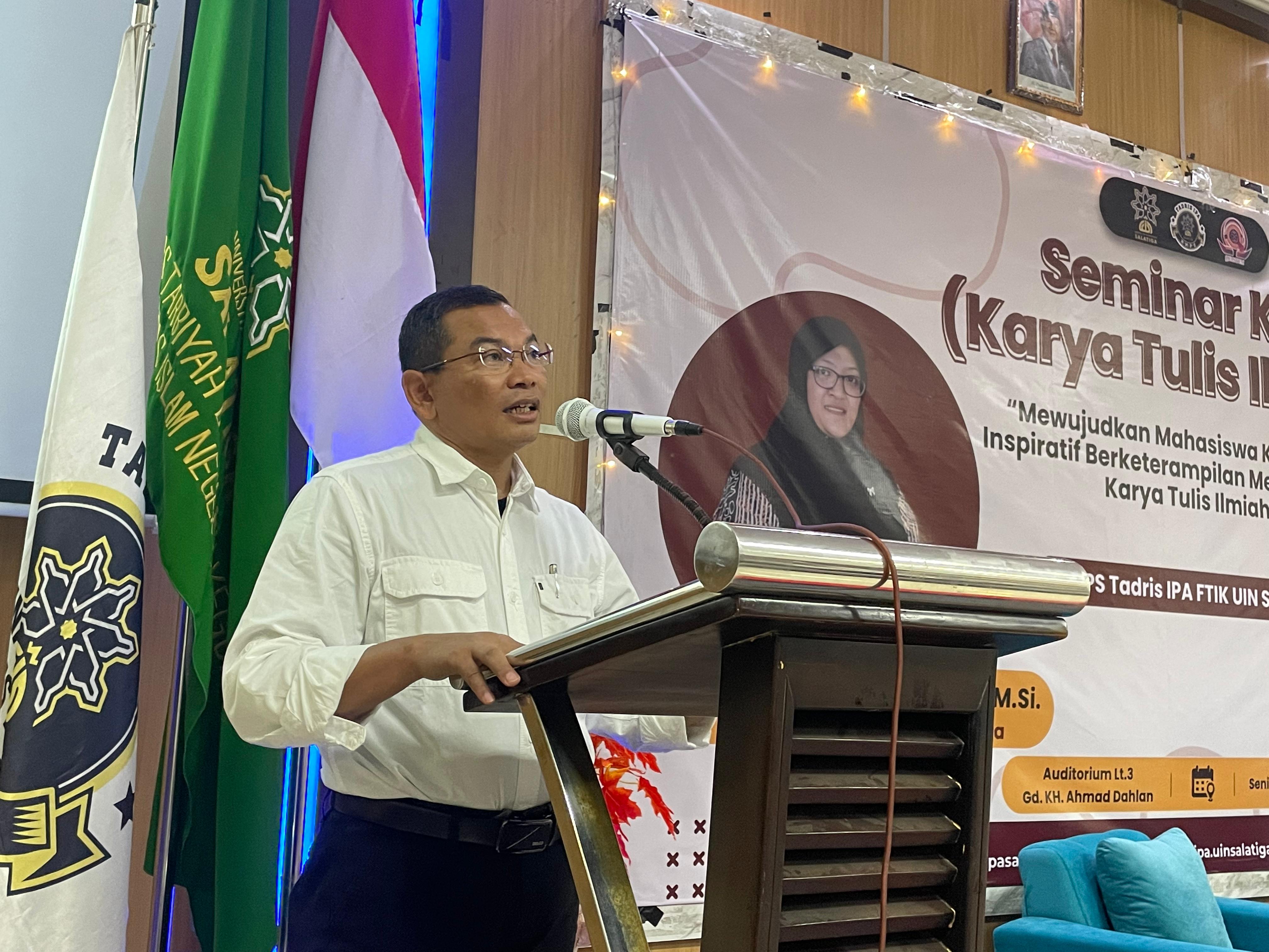 Sambutan Dekan FTIK UIN Salatiga, Prof. Dr. Rasimin, M.Pd., dalam Seminar Karya Tulis Ilmiah yang diselenggarakan oleh HMPS Tadris IPA FTIK UIN Salatiga.
