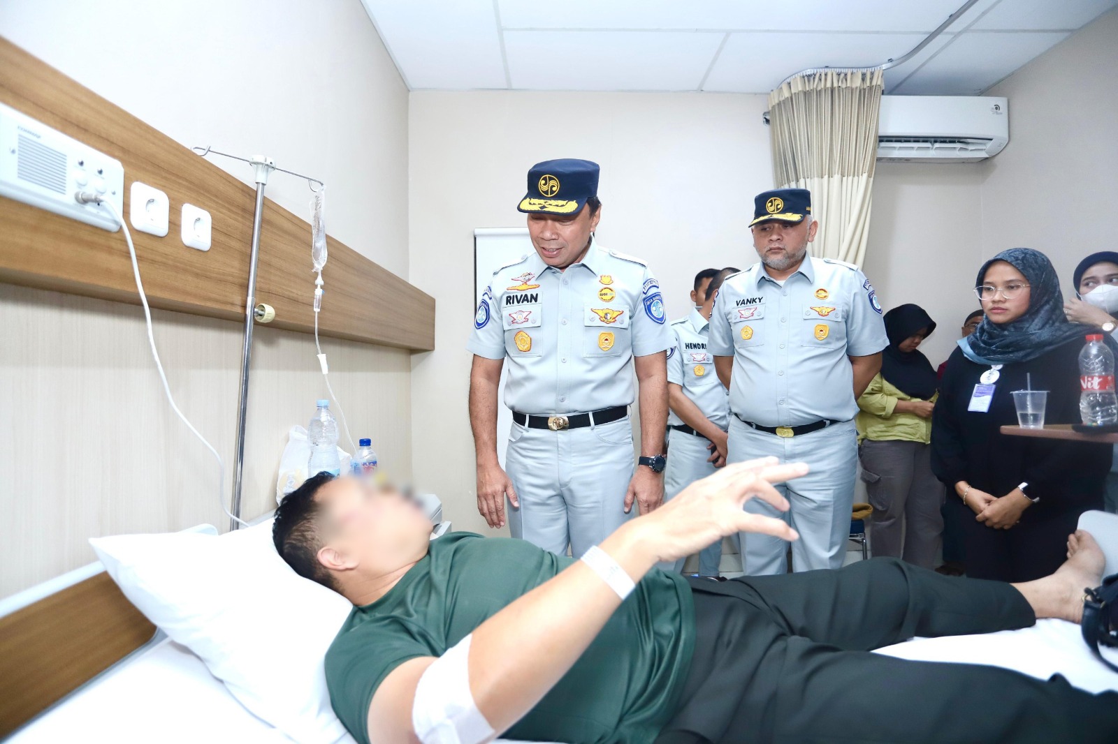 Direktur Utama Jasa Raharja, Rivan A. Purwantono, hadir langsung ke Rumah Sakit Abdul Radjak, Purwakarta, untuk memberikan dukungan kepada korban kecelakaan beruntun yang terjadi di Tol Cipularang.