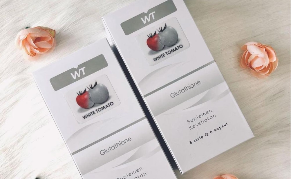 Produk White Tomato yang dipromosikan oleh DRL menjadi viral terkait isu pemasangan stiker pada kemasan produk.