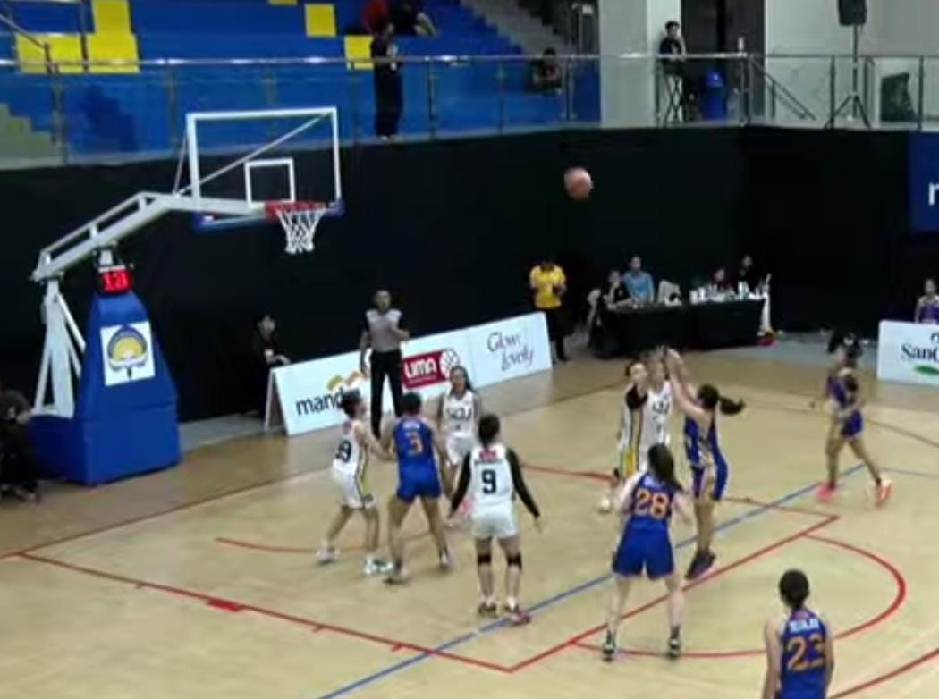 Tim basket putri Universitas Kristen Satya Wacana (UKSW) Salatiga mencetak prestasi di liga mahasiswa.