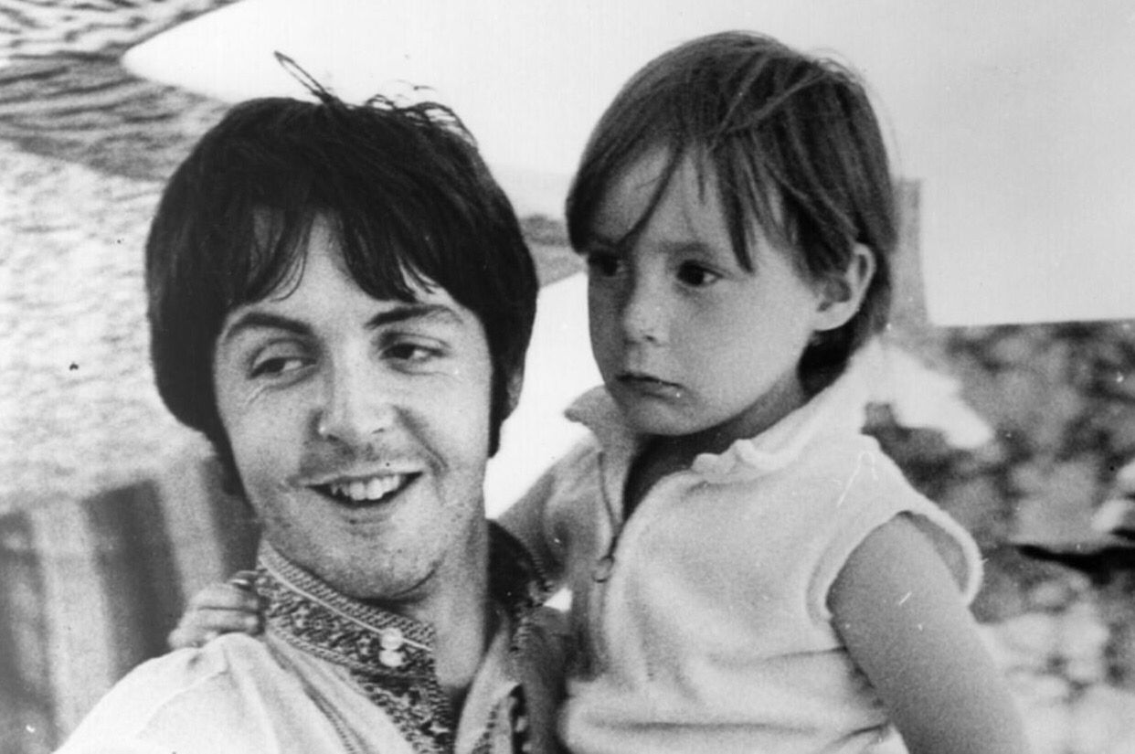 Potret Julian Lennon (Anak Mendiang John Lennon) dengan Paul McCartney