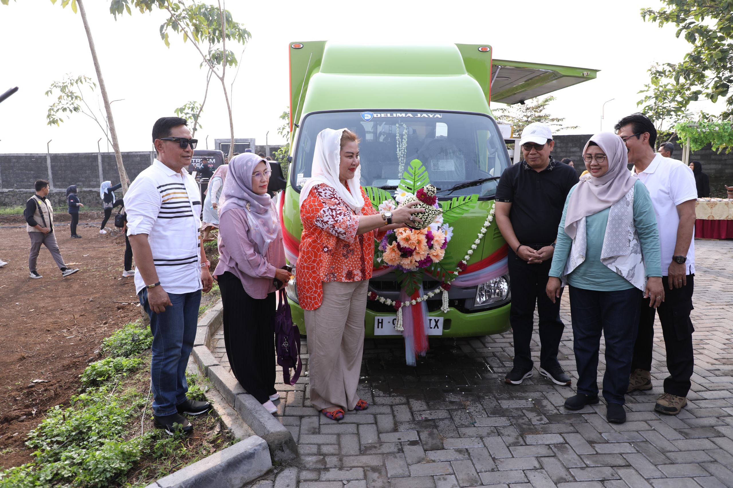 Wali kota Semarang Hevearita Gunaryanti Rahayu kembali membuat inovasi pada sektor pertanian dan ketahanan pangan.  Kali ini Mbak Ita meluncurkan Petruk Semar (Petani Truck Semarang Punya).