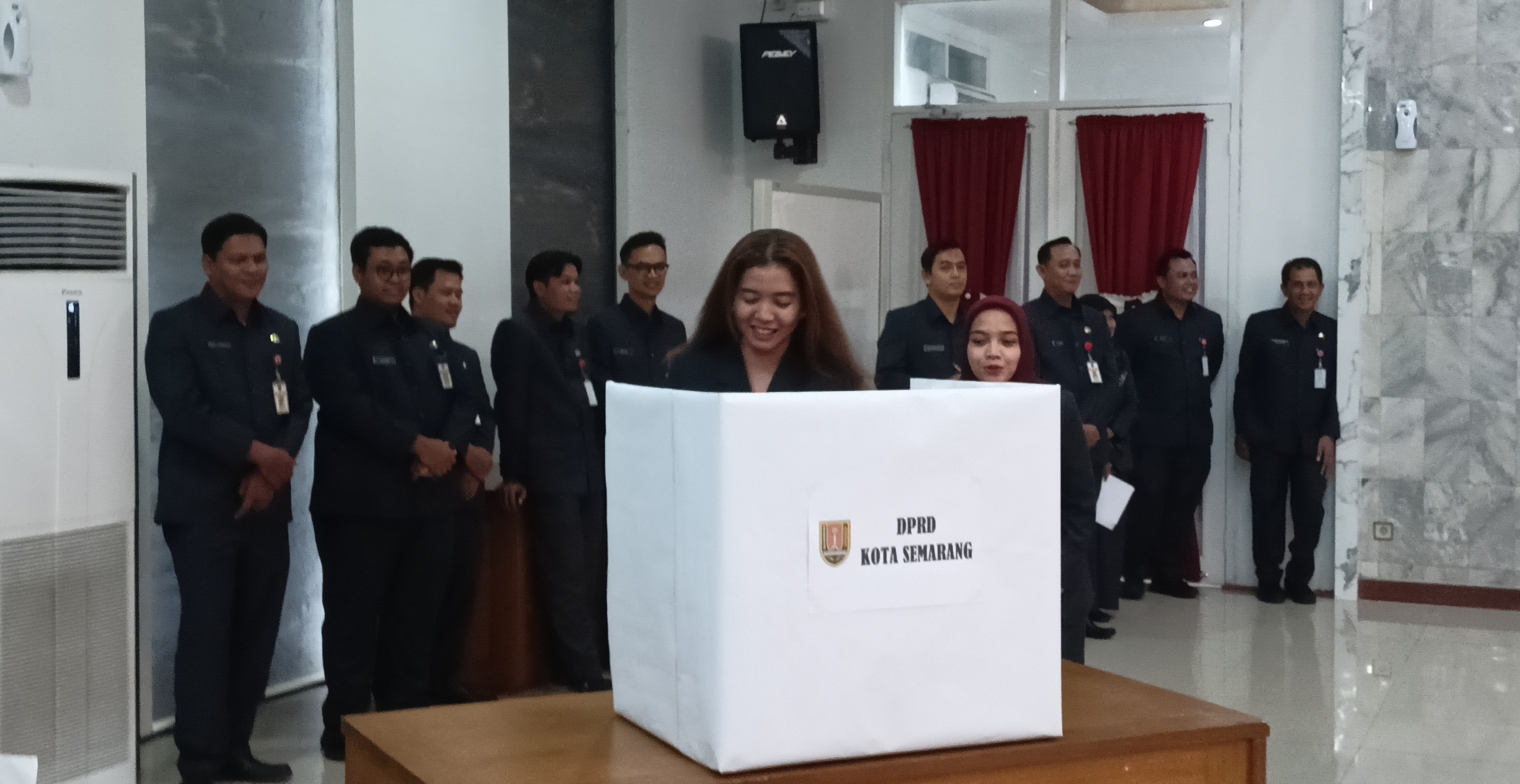 Anggota DPRD Kota Semarang ketika melakukan pemilihan ketua Badan Kehormatan melalui pemilihan langsung. (Adennyar Wycaksono/Jawa Pos Radar Semarang)