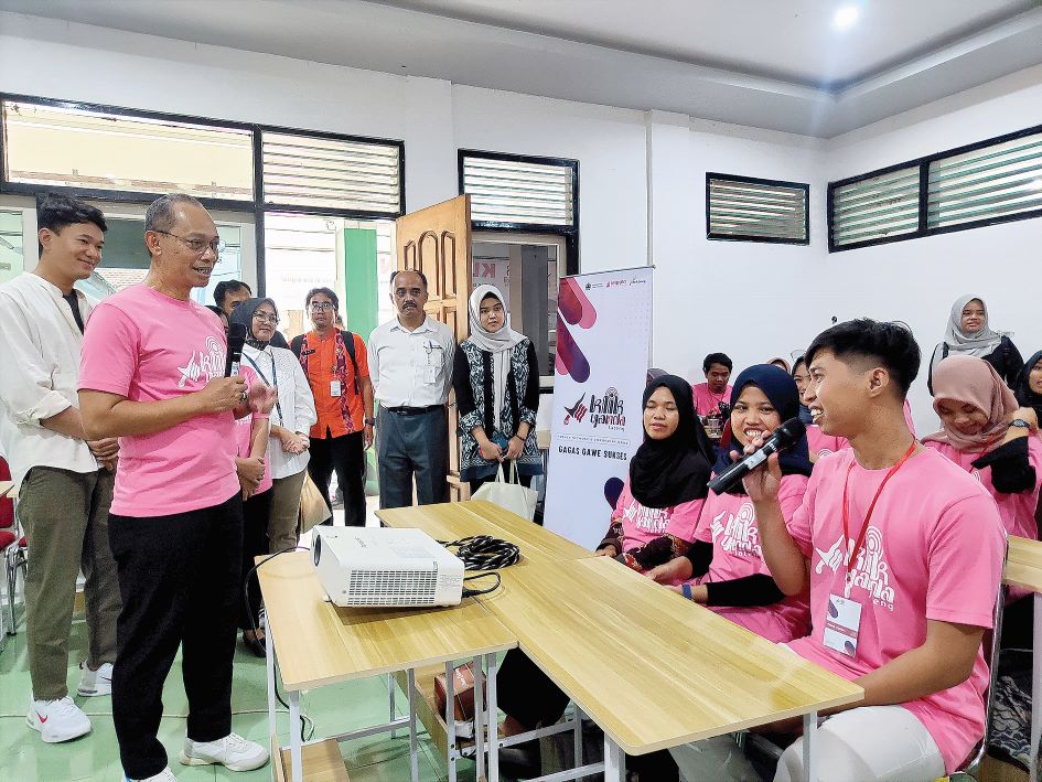 Kepala Disporapar Jateng Agung Hariyadi membuka program Klik Ya Nda di Kantor Disporapar Jateng. (Khafifah Arini Putri/Jawa Pos Radar Semarang)