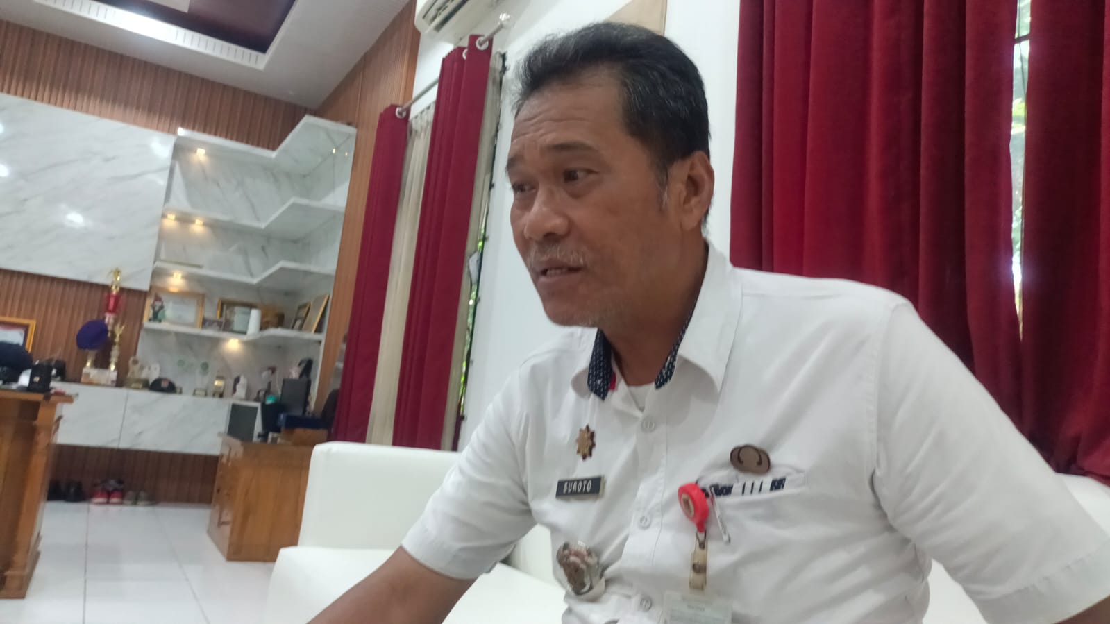 Camat Genuk, Suroto saat ditemui di Kantor Kecamatan Genuk, Rabu (20/11).
