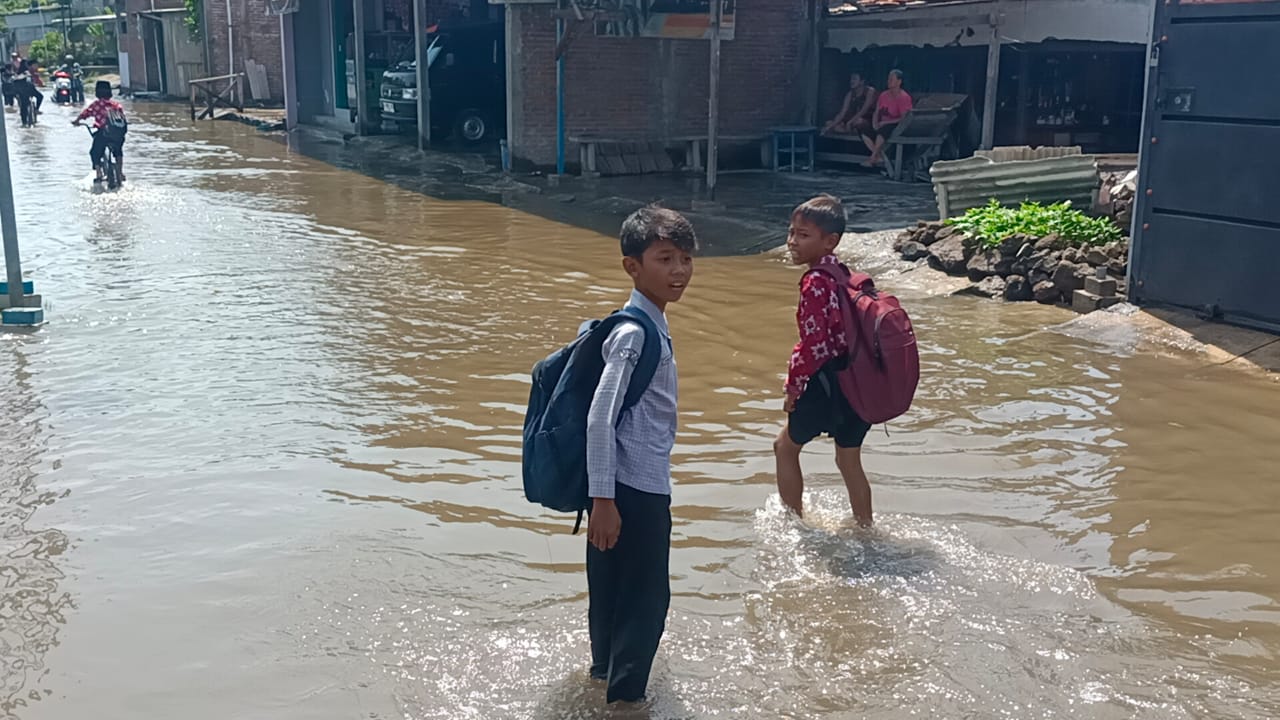 TERGENANG: Pemukiman warga di Kecamatan Genuk tergenang akibat hujan deras.