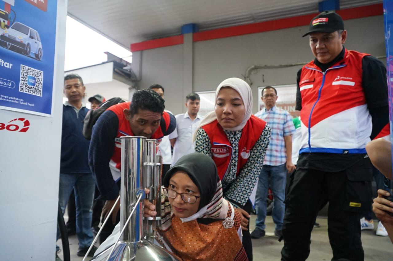 Pertamina Patra Niaga bersama dengan Unit Metrologi Legal daerah setempat memastikan konsumen mendapatkan kualitas dan kuantitas yang sesuai.