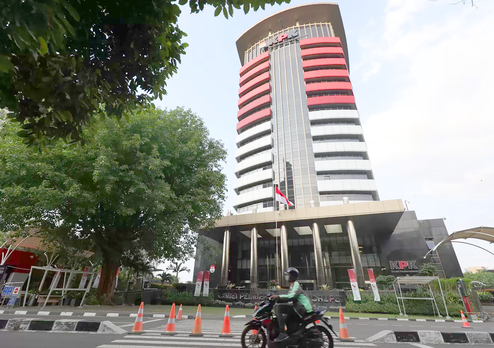 GEDUNG KPK yang mengumumkan Nama 5 Pimpinan KPK dan Dewas Terpilih Baru Periode 2024-2029