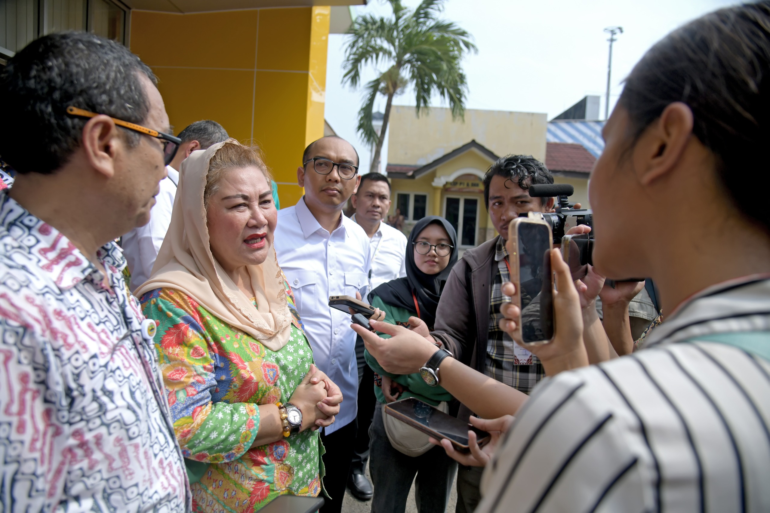 Wali Kota Semarang Hevearita Gunaryanti Rahayu saat memberi keterangan kepada awak media terkait antisipasi kecelakaan di jalur Silayur, Ngaliyan