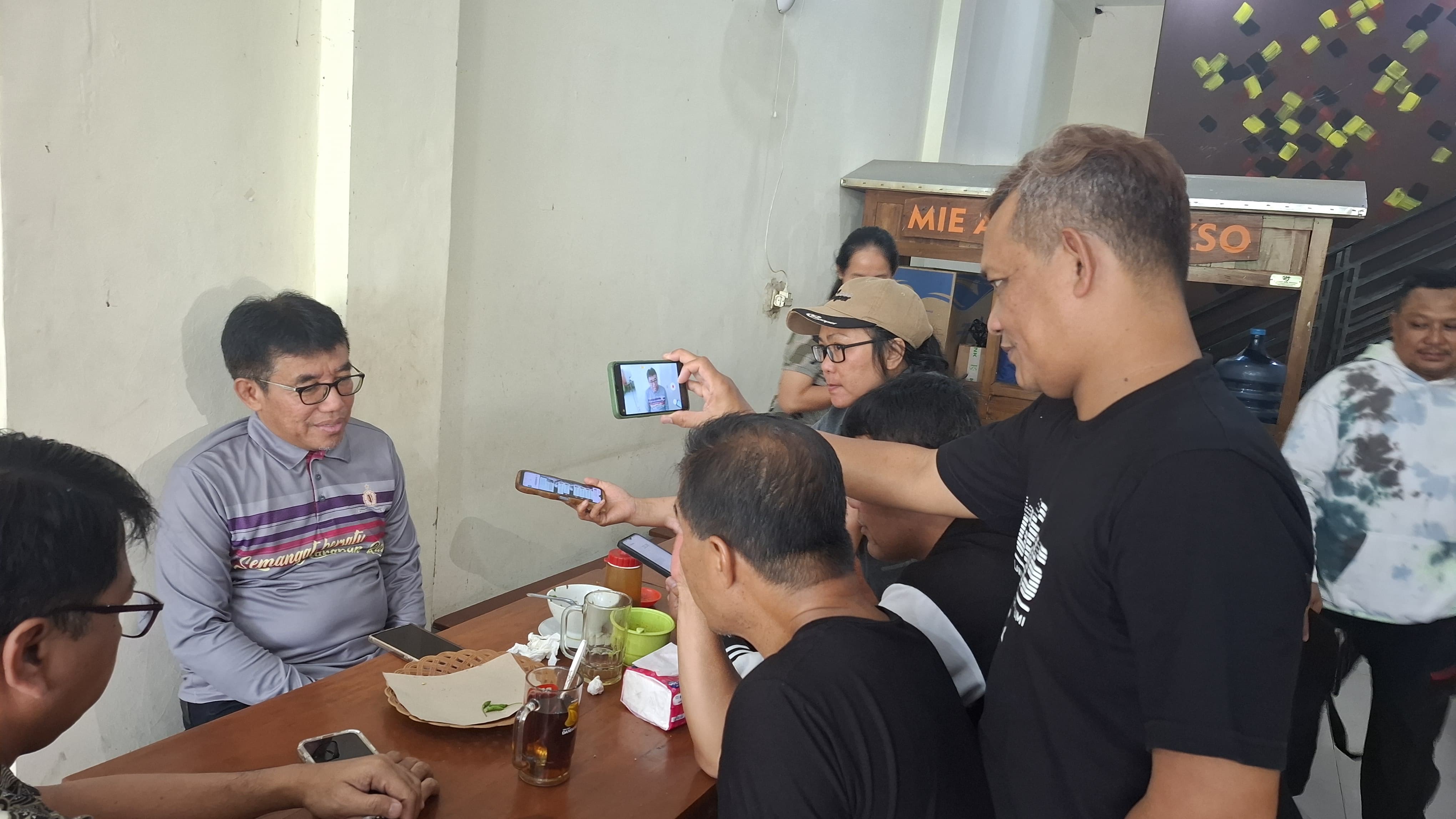 Muh Haris saat menggelar jumpa pers di Salatiga