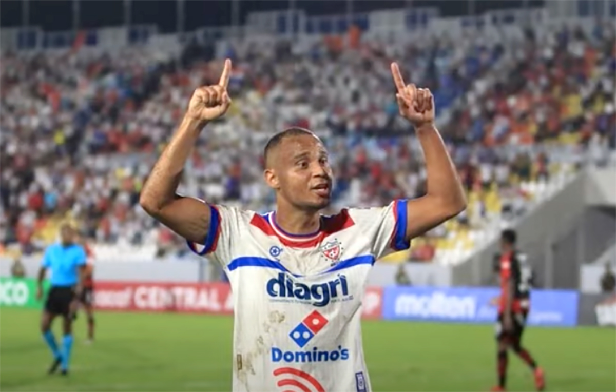 Gustavo, yang sebelumnya bermain untuk Club Deportivo Luis Angel Firpo (L.A. Firpo) di Liga El Salvador