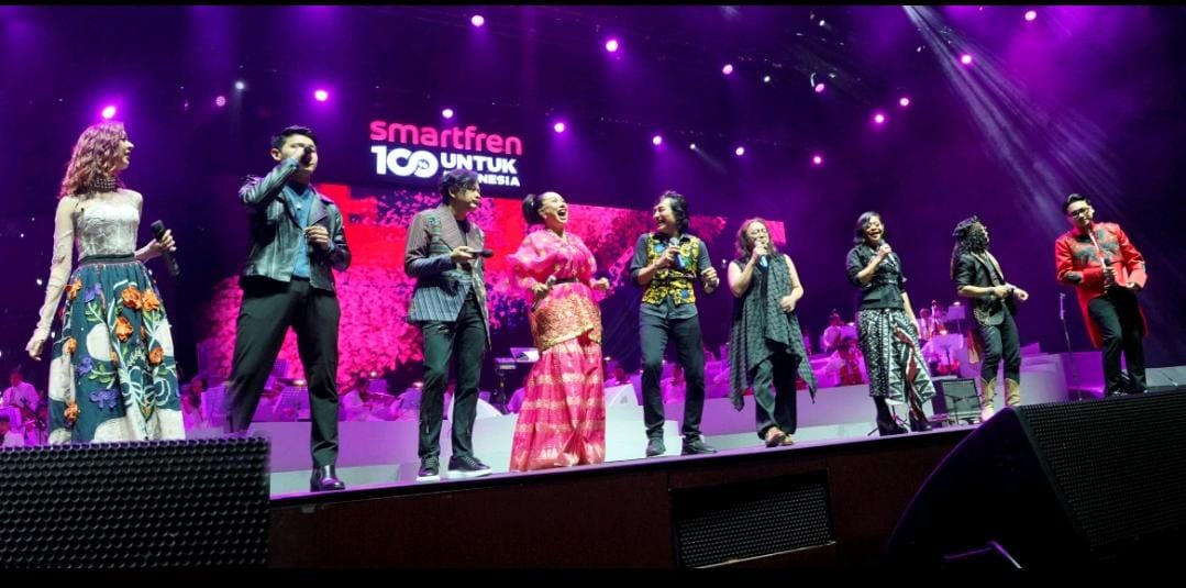 Smartfren melangsungkan pagelaran musik Malam 100 Cinta.