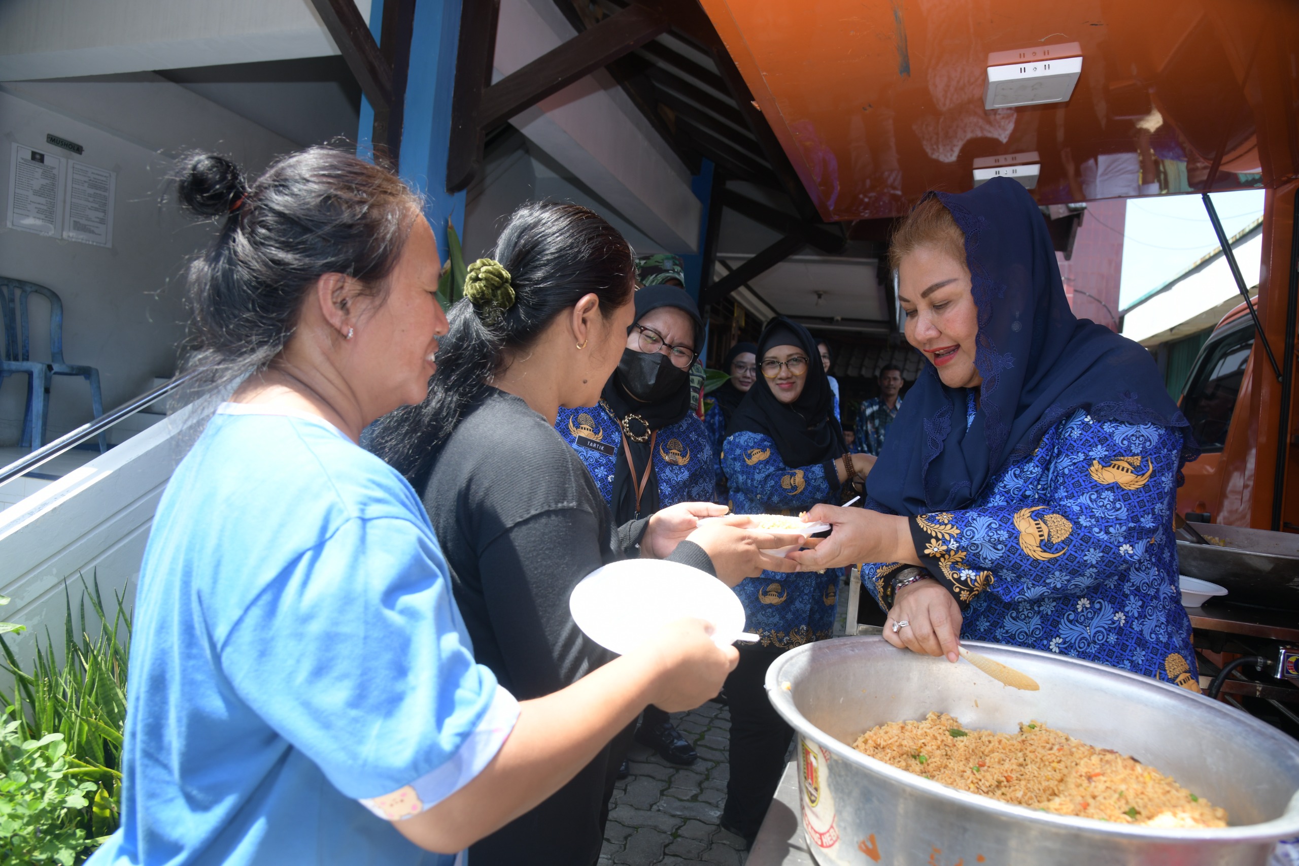 Sebanyak 57 kloter OPD Kota Semarang, dipimpin langsung oleh Wali kota Semarang, Hevearita Gunaryanti Rahayu, melakukan berbagai aksi sosial seperti rehabilitasi rumah warga, pemberian bantuan sembako