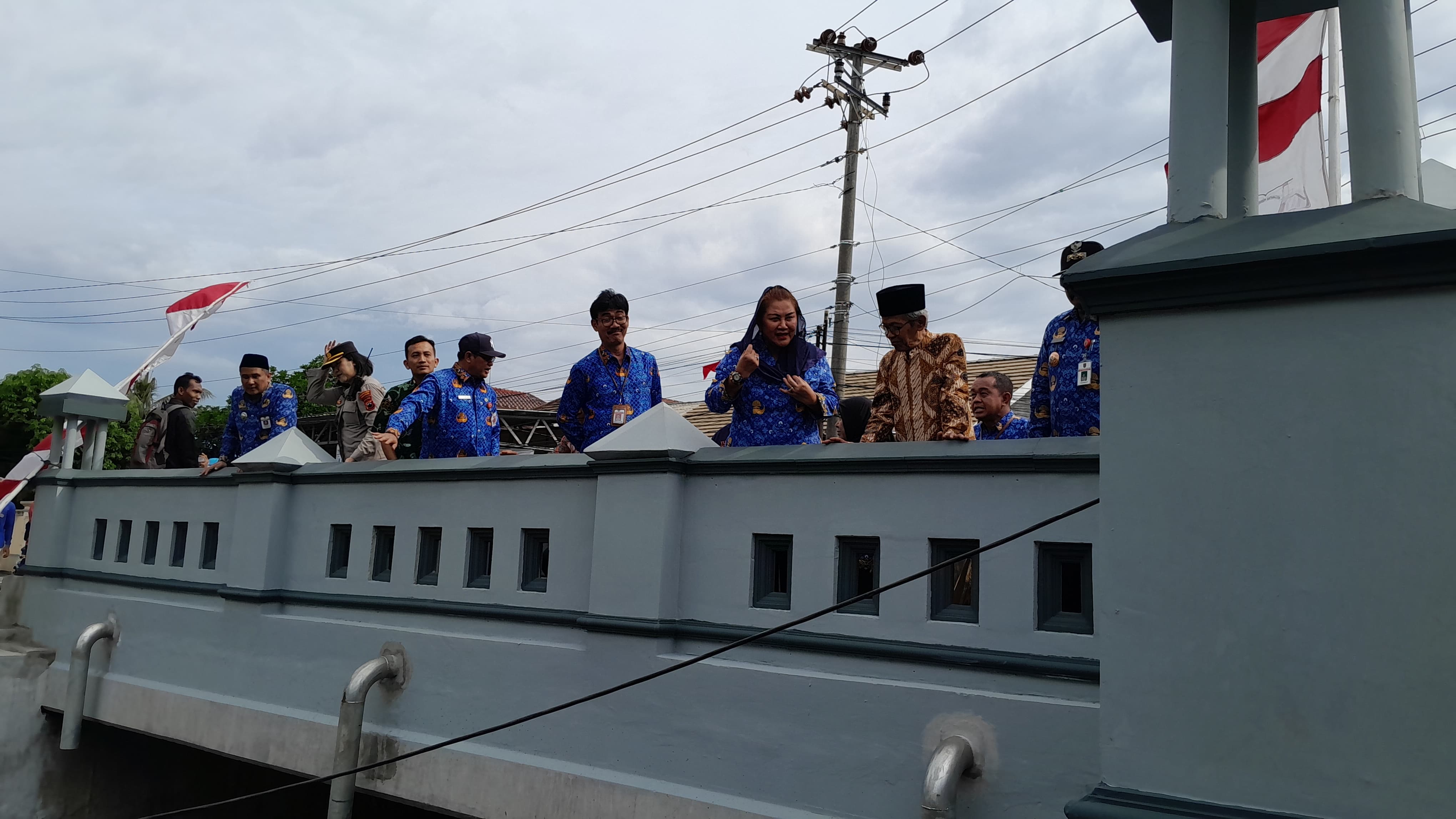 RESMIKAN JEMBATAN : Wali Kota Semarang, Hevearita Gunaryanti Rahayu meresmikan Jembatan Nogososro yang peninggian dan pembangunannya telah rampung.