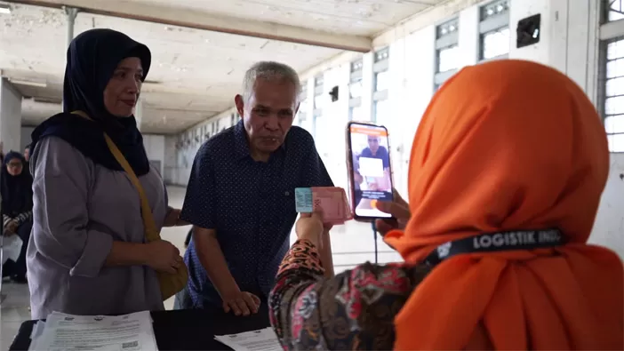 Bantuan sosial diberikan kepada masyarakat yang sudah terdaftar di Data Terpatu Kesejahteraan Sosial, (DTKS)