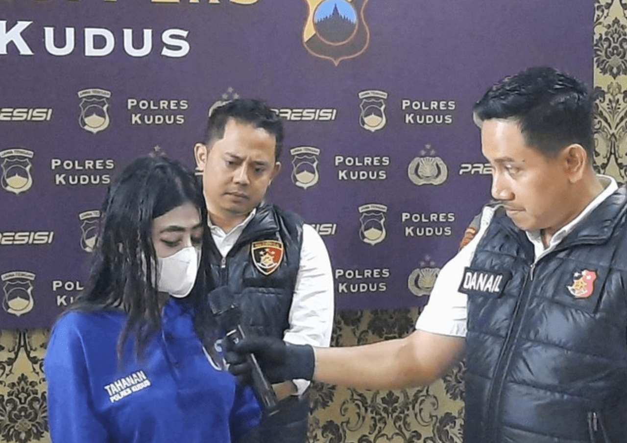 Mahasiswi inisial DMW di konferensi pers Polres Kudus.