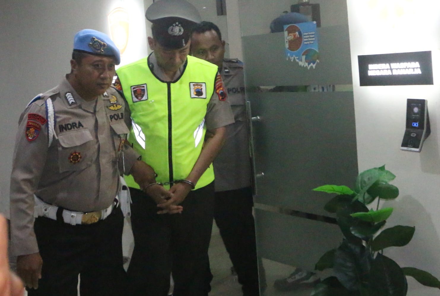 Tersangka penembakan Gamma Rizkynata Oktavandy yaitu Aipda Robig Zainudin polisi anggota Polrestabes Semarang disidang Komisi Kode Etik Polri (KKEP). (Nur Chamim/Jawa Pos Radar Semarang)