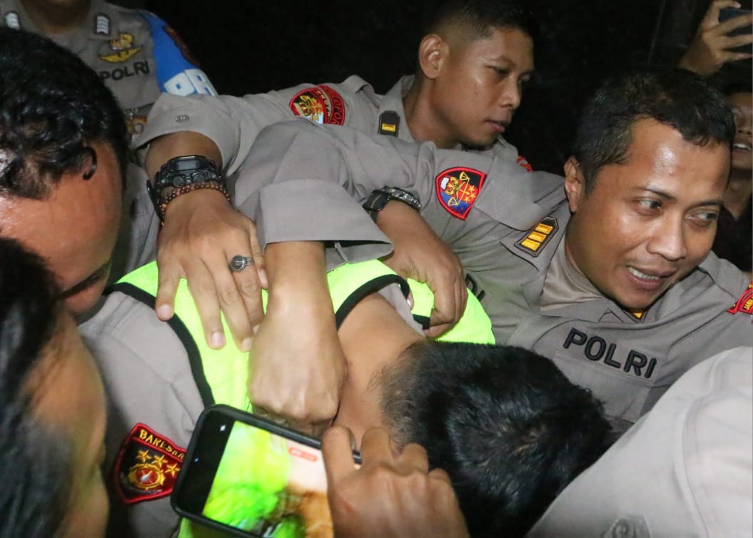 Tersangka penembakan Gamma Rizkynata Oktavandy yaitu Aipda Robig Zainudin polisi anggota Polrestabes Semarang disidang Komisi Kode Etik Polri (KKEP). (Nur Chamim/Jawa Pos Radar Semarang)