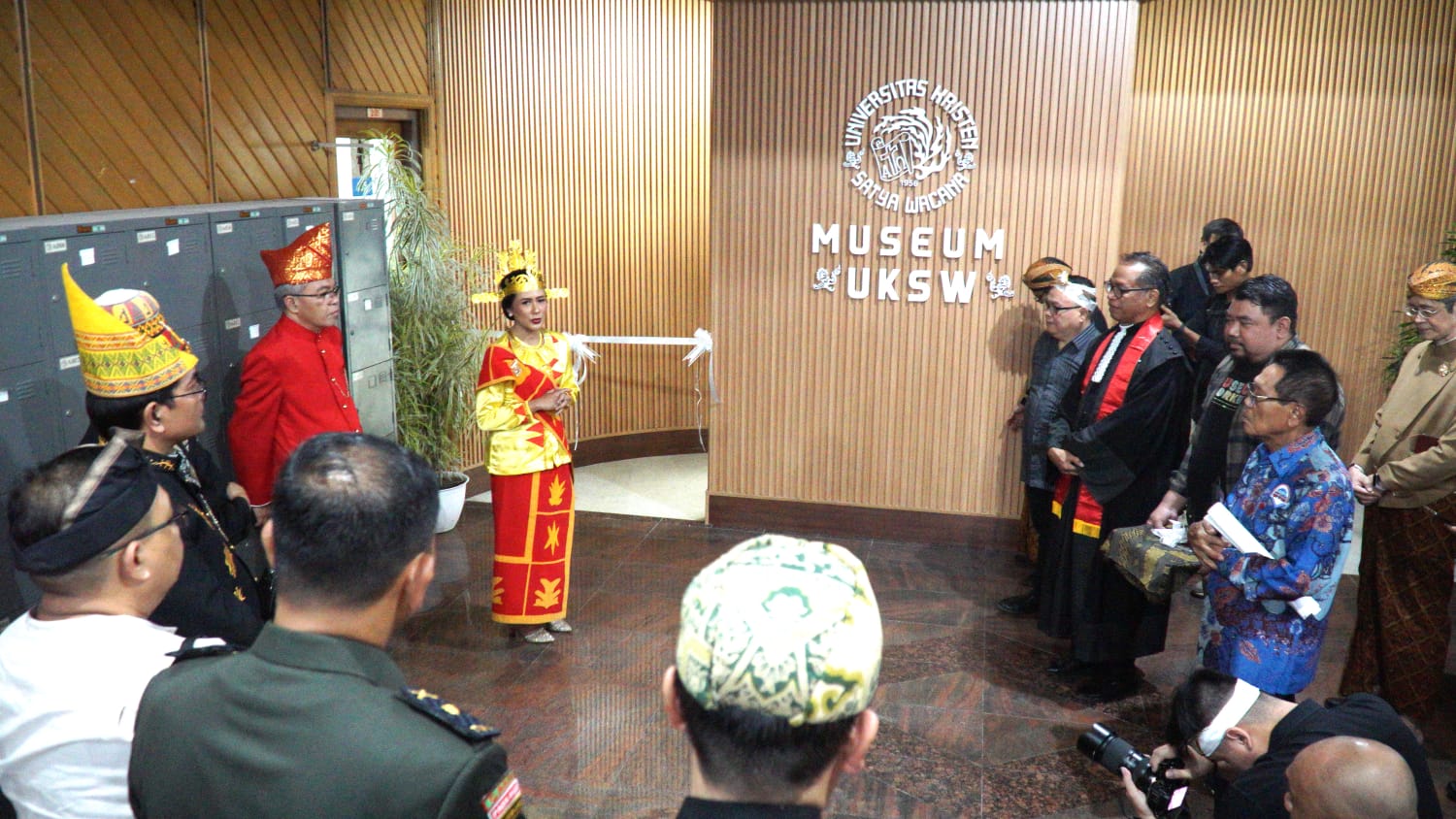 Rektor UKSW Prof. Intiyas Utami bersama para Wakil Rektor, hadir dalam acara peresmian Museum UKSW.