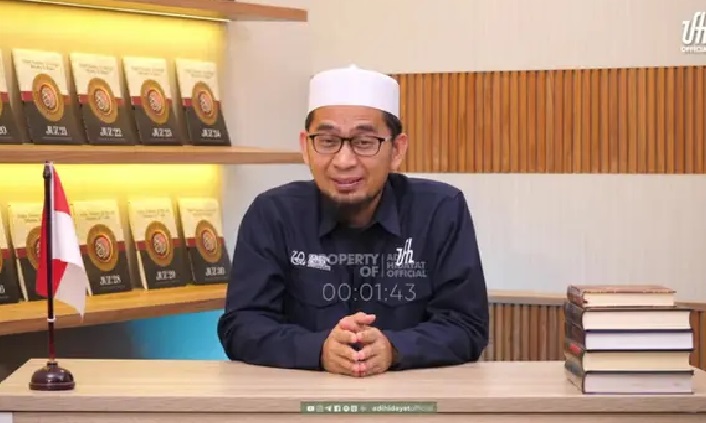 Ustadz Adi Hidayat alias UAH