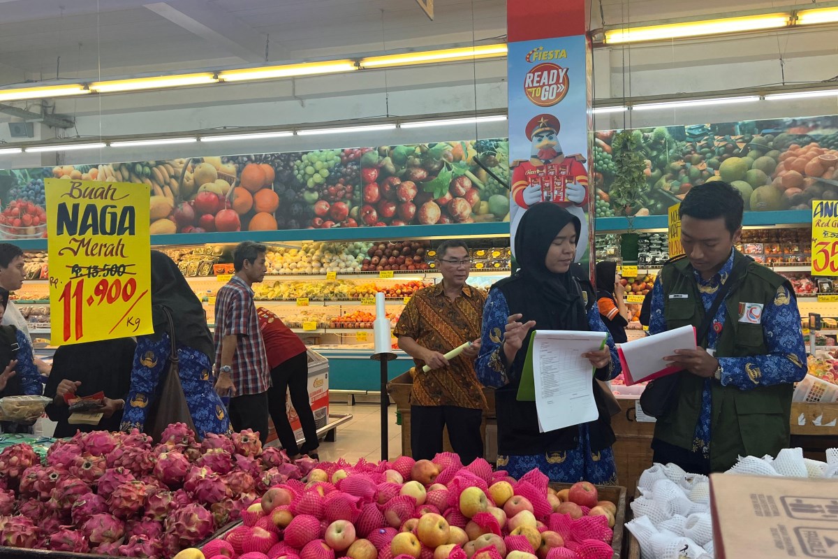 Petugas gabungan sidak di Pasar di Kota Semarang, Selasa (17/12/2024).
