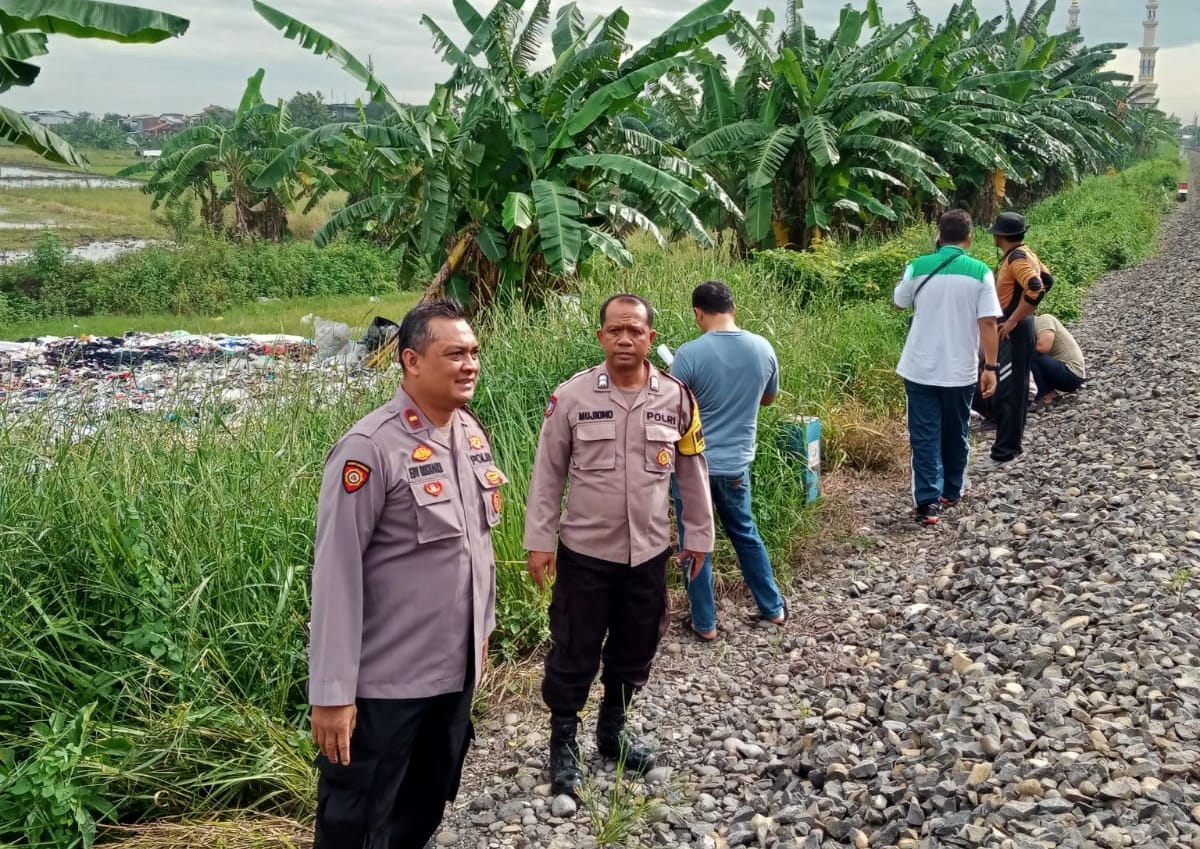 Anggota Polsek Tugu mendatangi lokasi kejadian di wilayah Kecamatan Tugu, Jumat (20/12/2024).