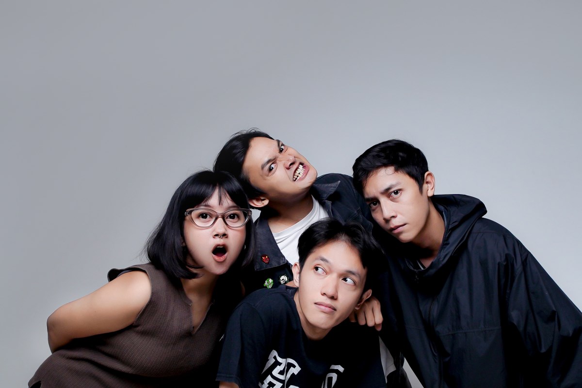 Personel Catzy saat pentas dan mampu memberikan nuansa berbeda di belantara music tanah air.