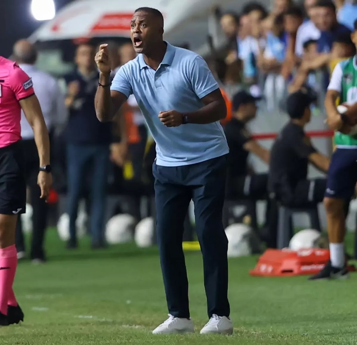 Patrick Kluivert selangkah lagi akan menukangi Timnas Indonesia. (Instagram/patrickkluivert9)