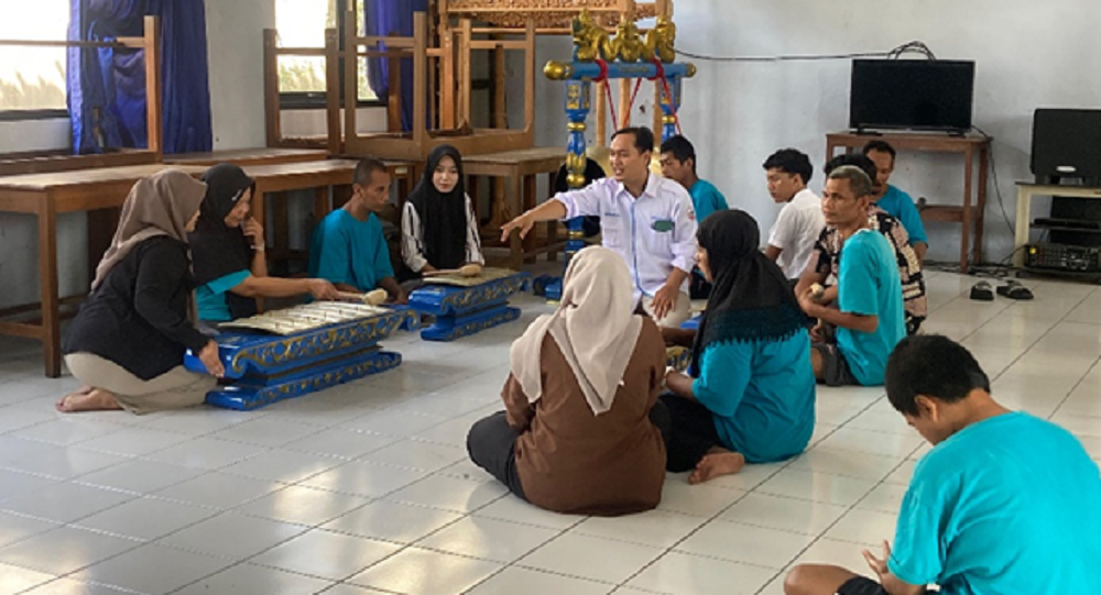 Pelaksanaan Tridarma berupa program penelitian dan pengabdian masyarakat yang dilakukan oleh tim dosen Universitas Muria Kudus (UMK) di RPSDM Muria Jaya, Kabupaten Kudus.