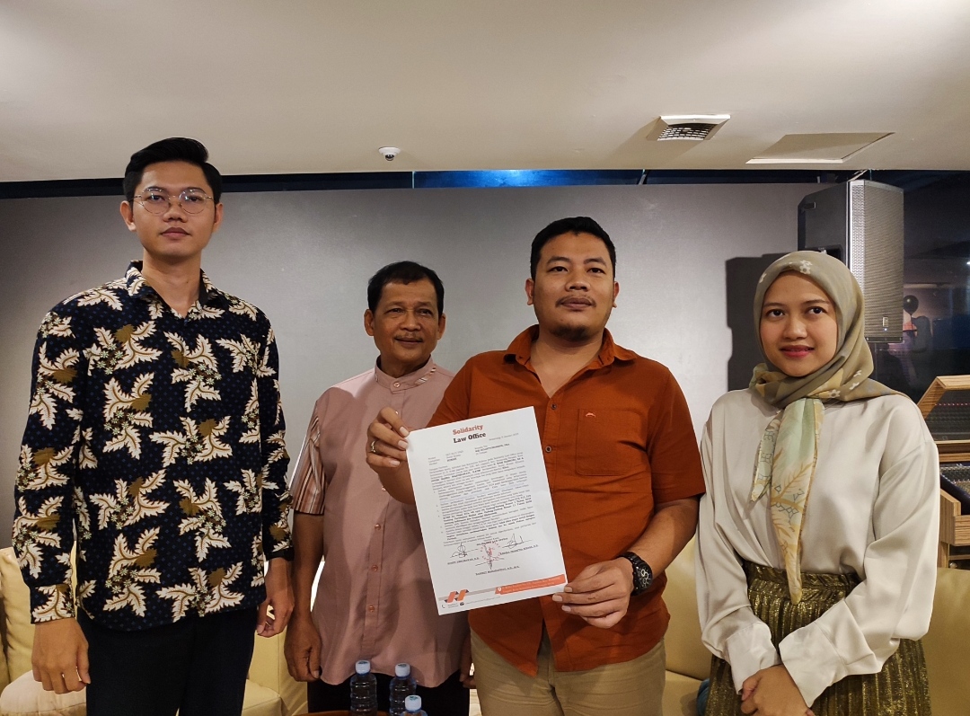 Wasi Darono dan anaknya, Putri Hana selaku panitia lomba tari yang gagal digelar melayangkan somasi pada Ketua SEC Mei Sulistyoningsih, Kamis malam (9/1/2025)