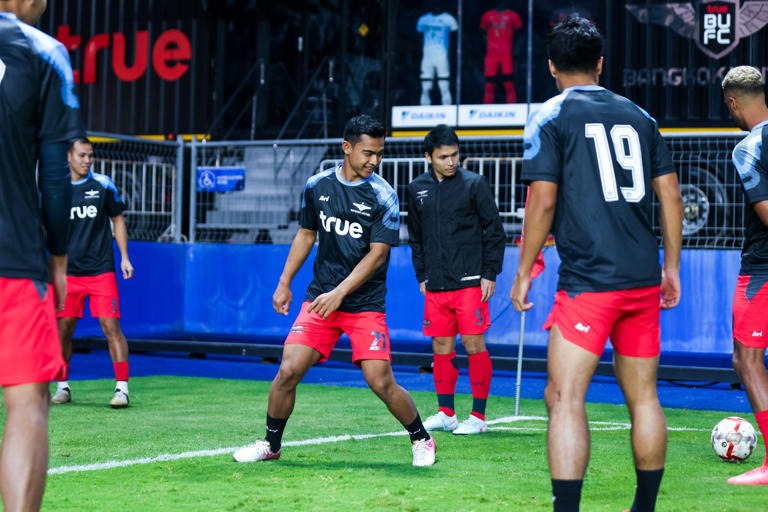 Debut pertamanya dengan Bangkok United di Liga Thailand
