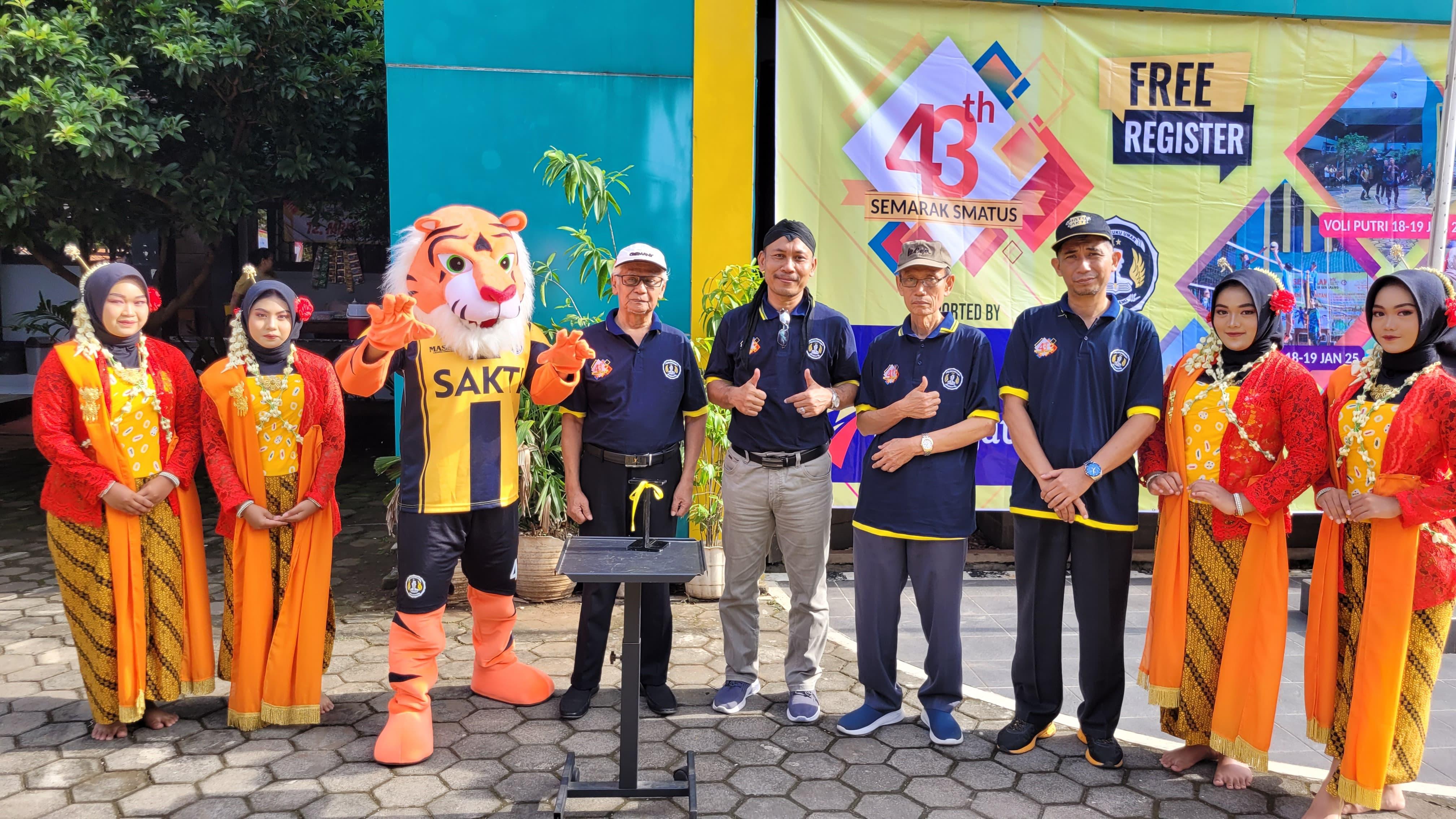 SEMARAK SMATUS ke 43 adalah event tahunan istimewa yang dilaksanakan di lapangan kampus SMA Teuku Umar Semarang.