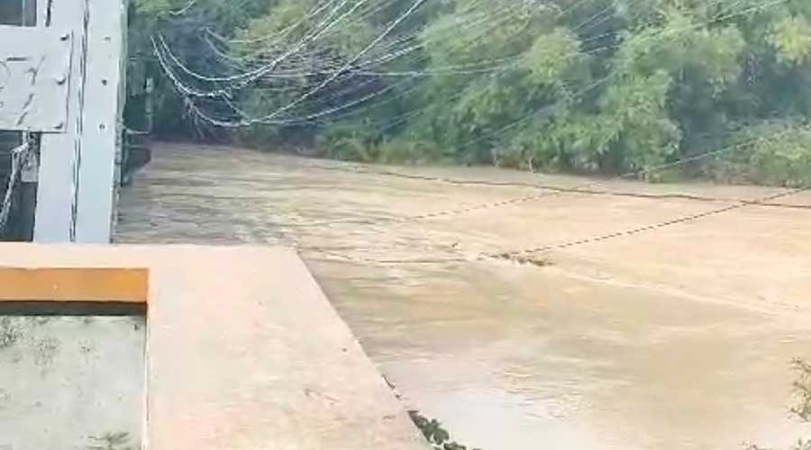 Kondisi Sungai Lusi di Kecamatan Purwodadi, Kabupaten Grobogan, Jawa Tengah, Senin (20/1/2025).