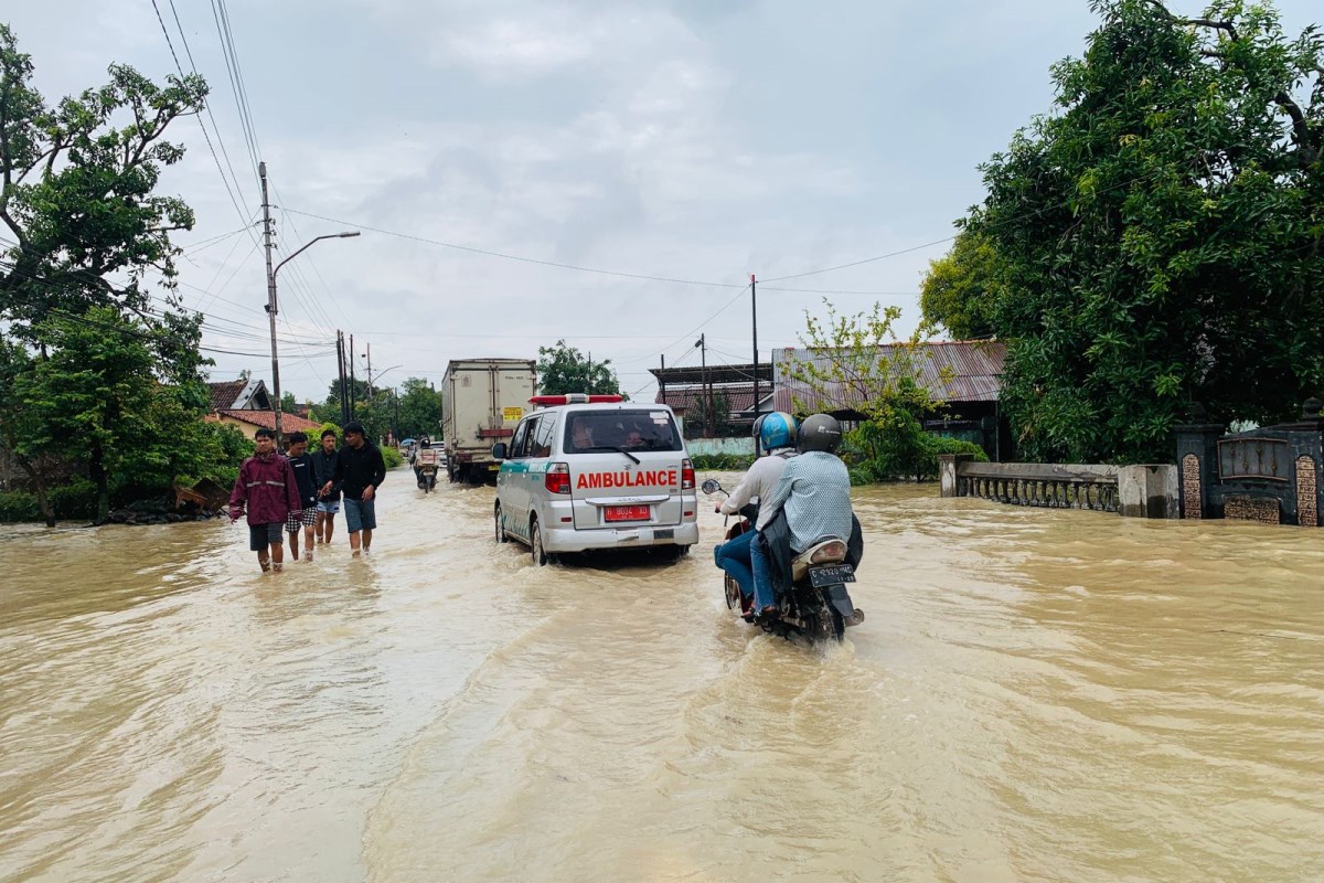 Tercatat, ada sembilan dari 20 kecamatan di Kendal terdampak bencana banjir dan tanah longsor. (Budi Setiyawan/Jawa Pos Radar Semarang)