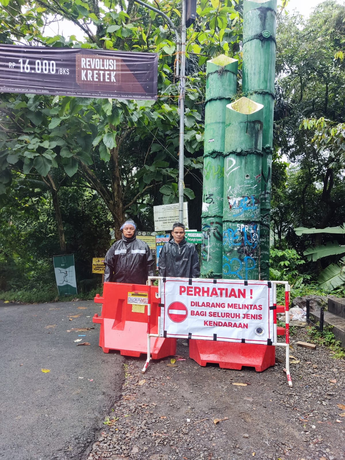 Penutupan Jalan di daerah Petungkriyono, Pekalongan.