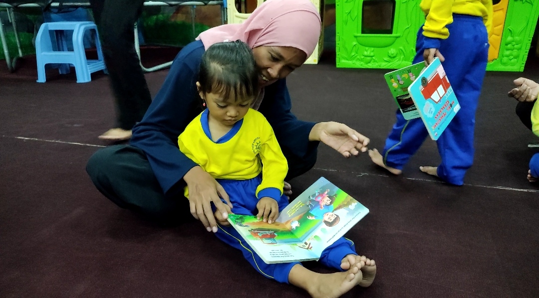 Pos Pendidikan Anak Usia Dini (PAUD) Aisyiyah Cerdas Ceria Bongsari, Semarang Barat, saat berkunjung ke Perpustakaan Jawa Tengah, Jumat (24/1/2025).