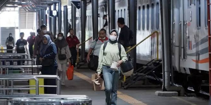 Jalur KA Grobogan belum normal, sejumlah perjalanan KA terpaksa memutar jalur dan dibatalkan