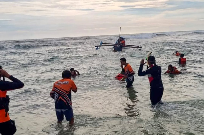 Operasi SAR 1 orang wisatawan terseret ombak di Pantai Drini, Kabupaten Gunungkidul.