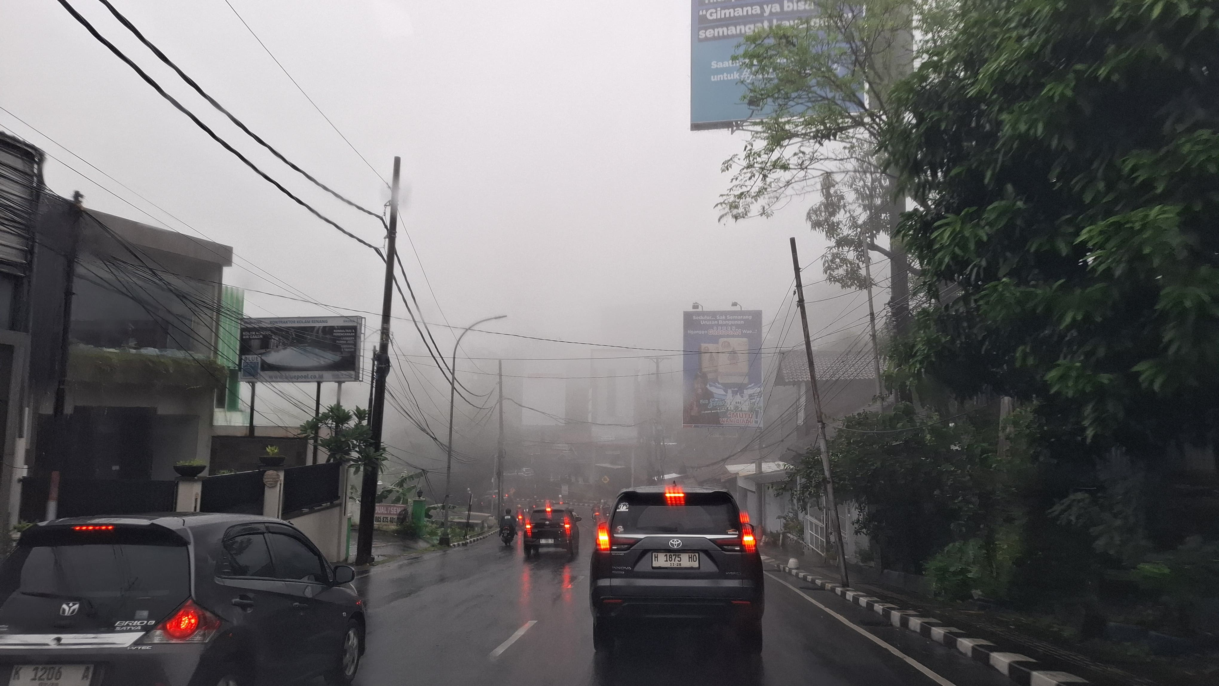 Masyarakat dihimbau waspada dengan hujan deras yang mengguyur kota Semarang beberapa hari ini.