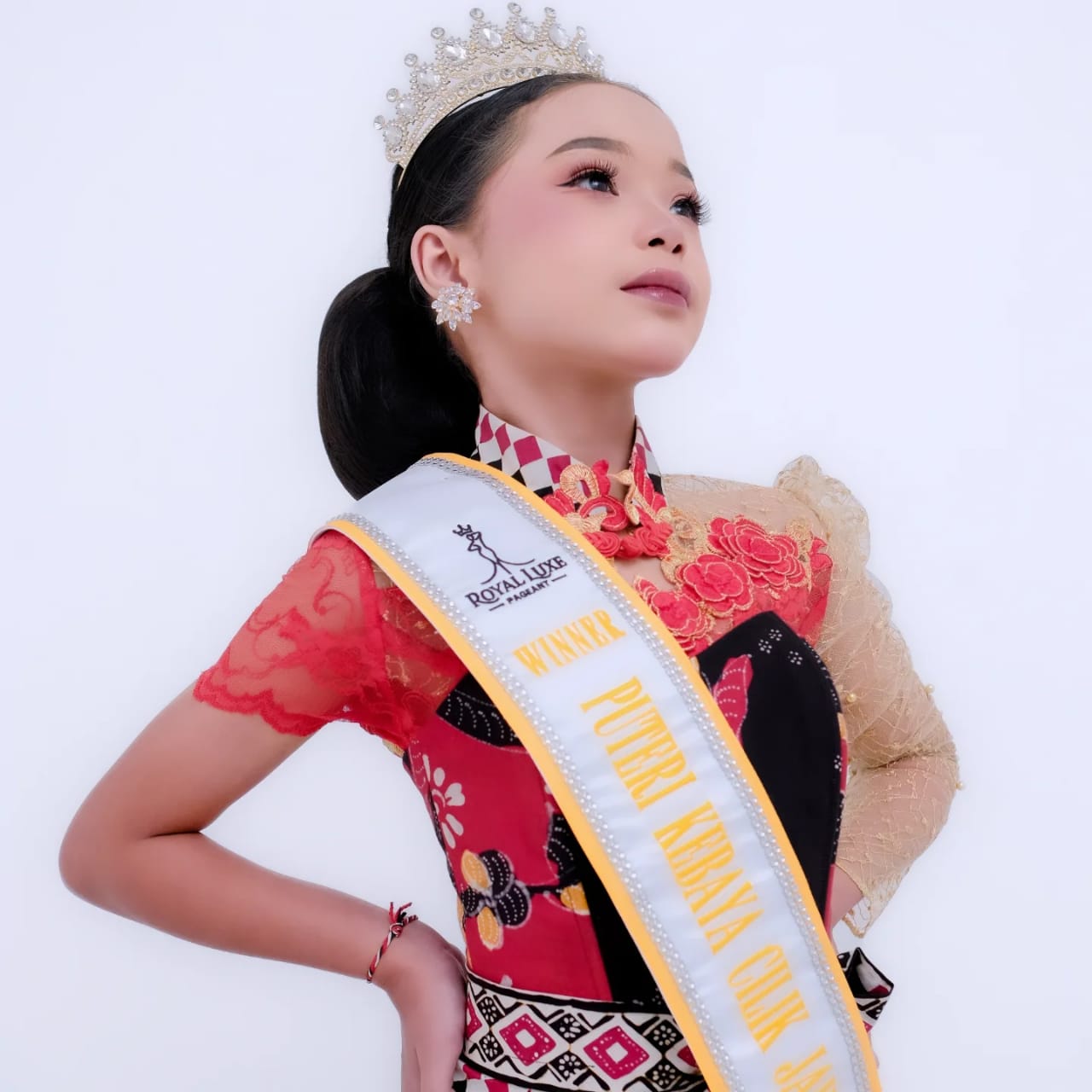 Agatha Cira dari Kota Salatiga menjadi pemenang Putri Kebaya Jateng