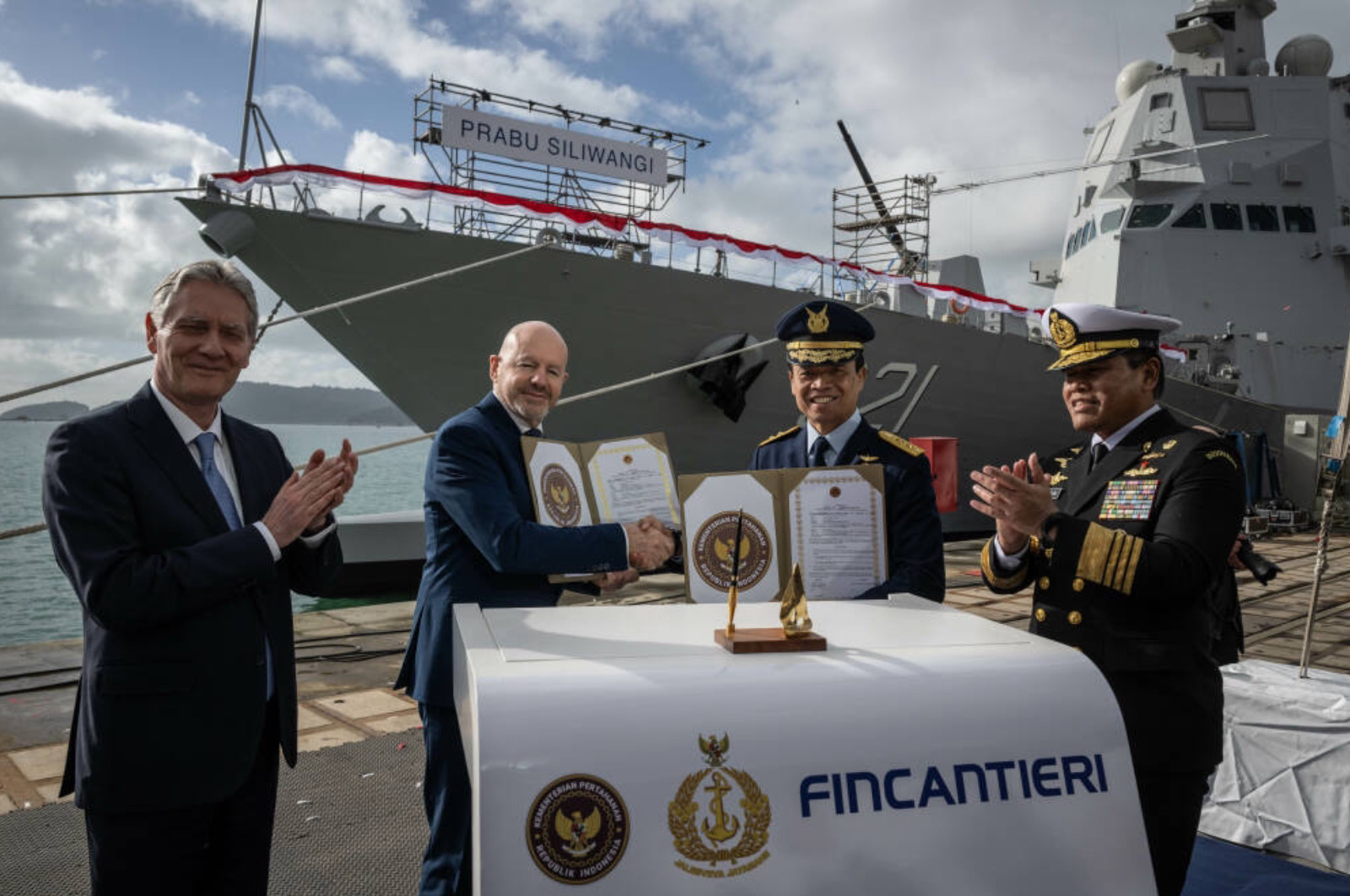Potret KRI Siliwangi-321 dalam Upacara Pergantian Nama di Italia