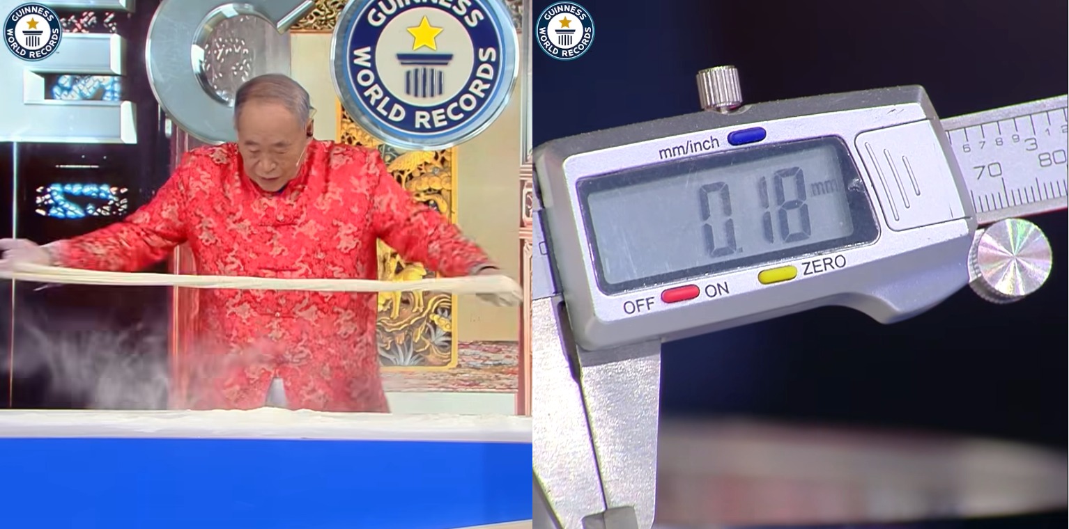 Enhai memukau penonton dengan keahliannya, menghasilkan mi dengan ketebalan hanya 0,18 milimeter &mdash; setara dengan 0,007 inci.