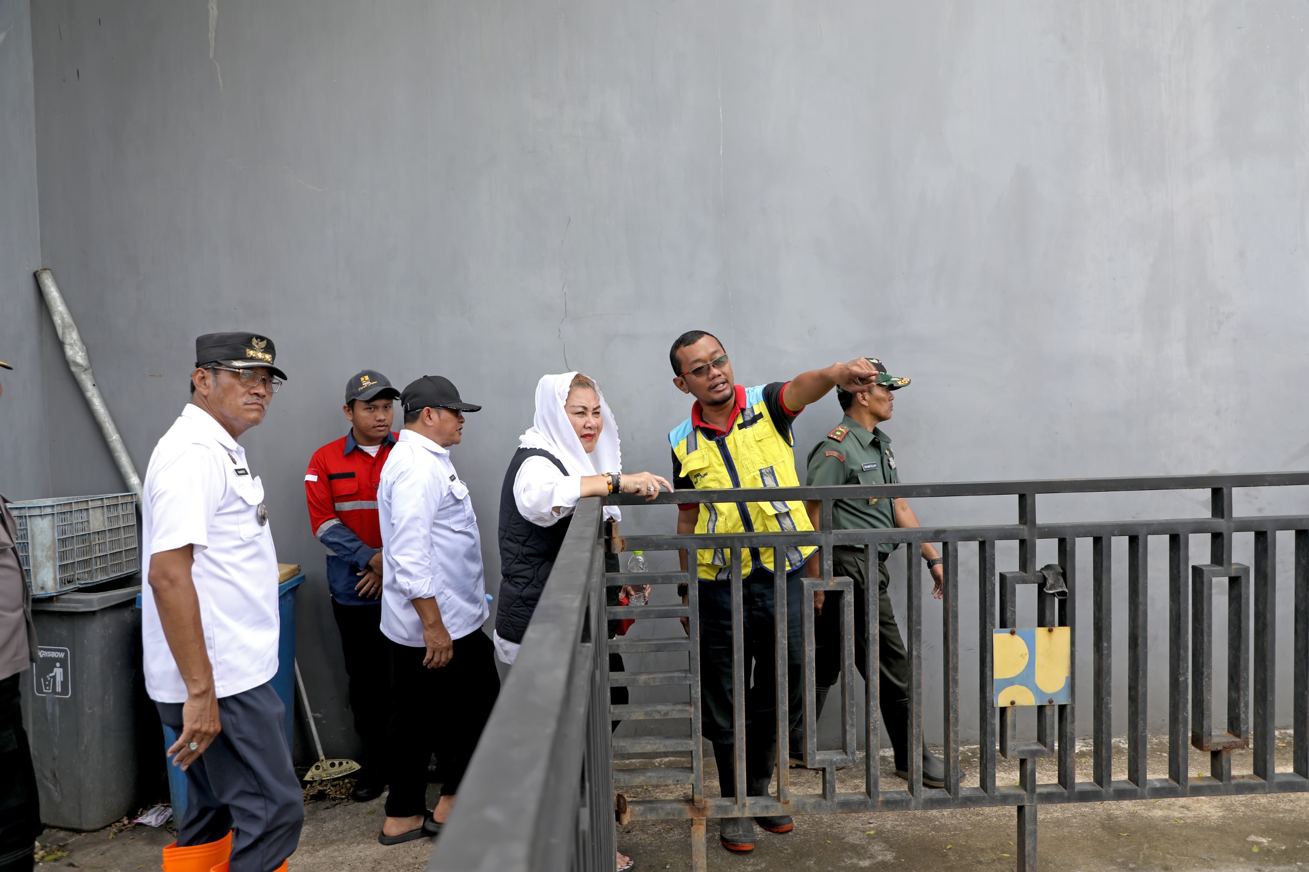 Wali Kota Semarang, Hevearita Gunaryanti Rahayu saat meninjau rumah pompa di Pedurungan, Gayamsari, Kota Semarang.