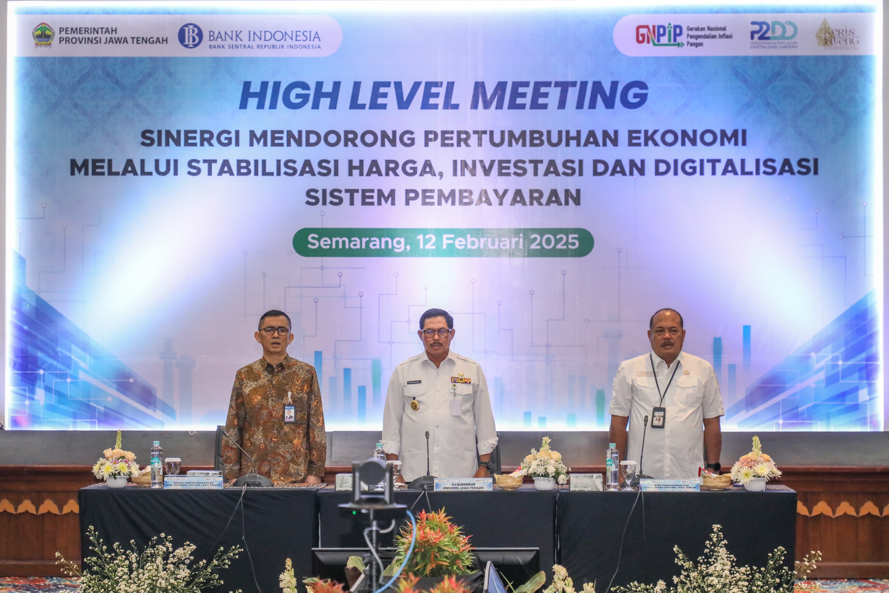 Pj Gubernur Jateng, Nana Sudjana saat menghadiri acara High Level Meeting bertema "Sinergi Mendorong Pertumbuhan Ekonomi Melalui Stabilisasi Harga, Investasi dan Digitalisasi Sistem Pembayaran".