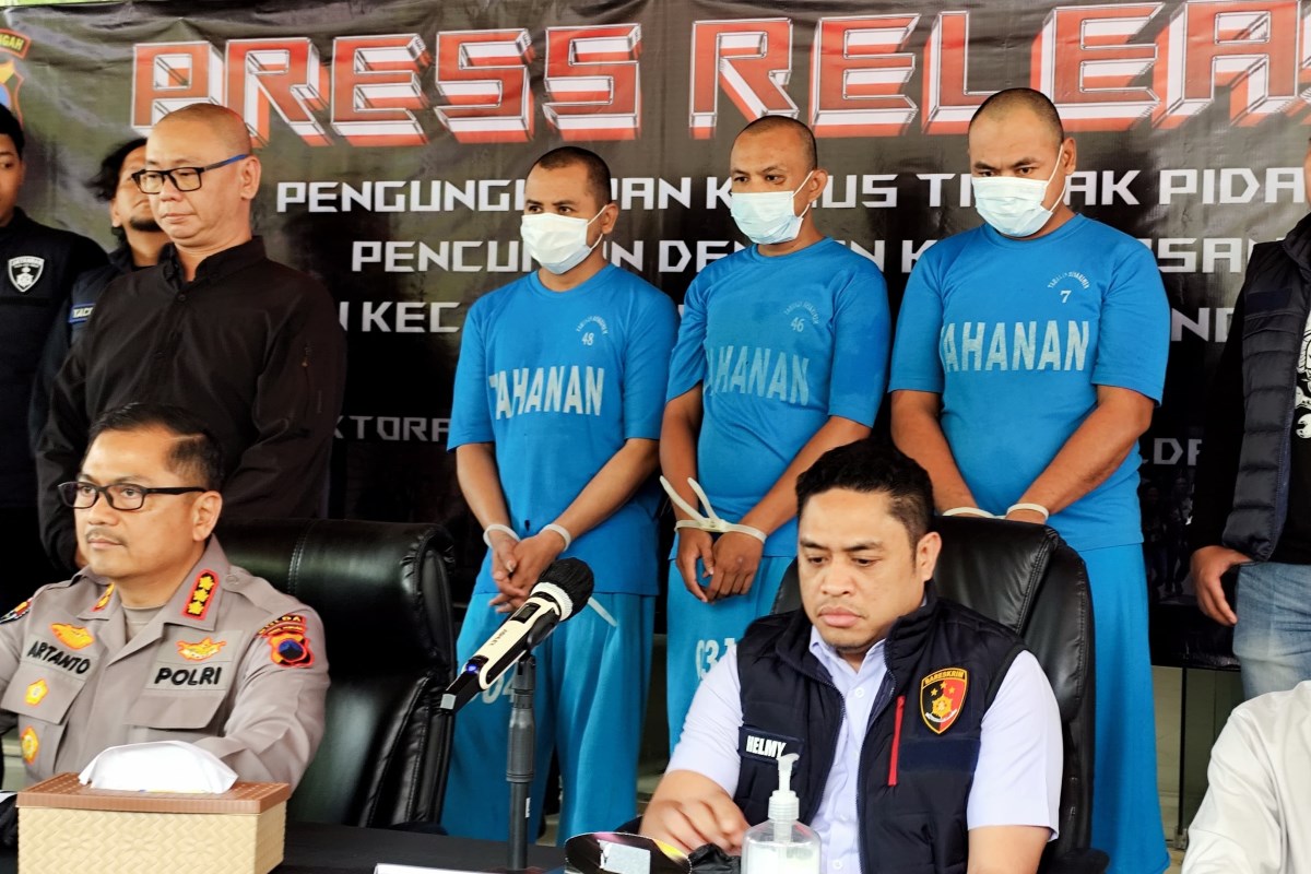 Tiga wajah pelaku saat dihadirkan kegiatan rilis di Mapolda Jateng, Rabu (12/2/2025). (M Hariyanto/Jawa Pos Radar Semarang)