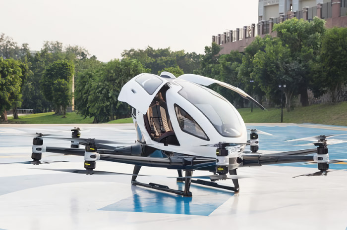 Mobil Terbang otonom EHang 216, mirip drone raksasa.
