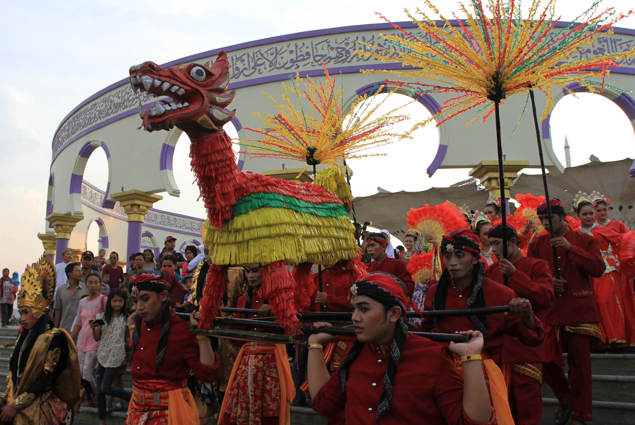Prosesi dugderan yang dilakukan di Masjid Agung Jawa Tengah