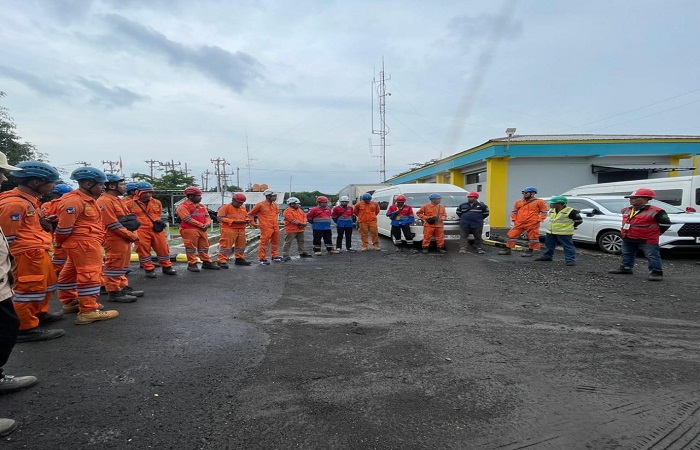 SUPLAI LISTRIK LANCAR : PLN UIT JBT melalui UPT Purwokerto berhasil melakukan penggantian Earth Wire pada Gardu Induk (GI) 150kV Pemalang.